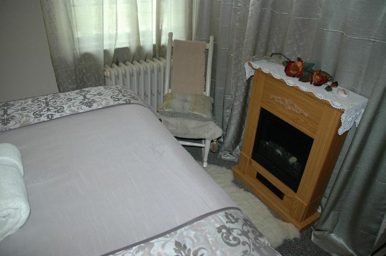 Sommerville Court Motel Bed & Breakfast Lucknow ภายนอก รูปภาพ